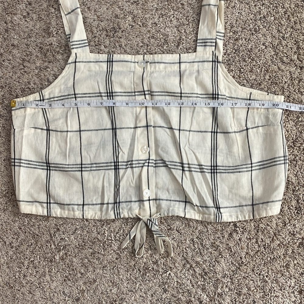 a new day cropped window pane linen blend top - Picture 3 of 8